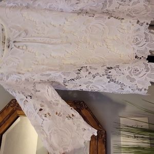 2-Piece Louis Dell'Olio Top. Underneath shell with Overtop of Lace pattern. XXS